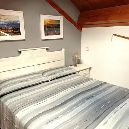 Casa 3 Vents A Santa Leocadia Daire *