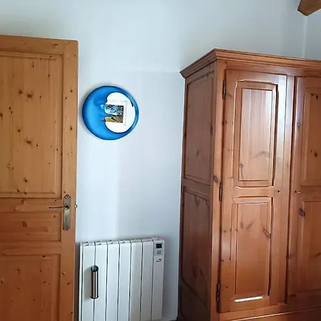 Casa 3 Vents A Santa Leocadia Daire *